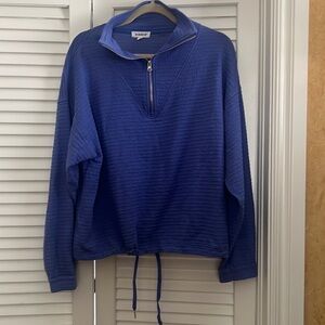 Like new 1/2 zip top